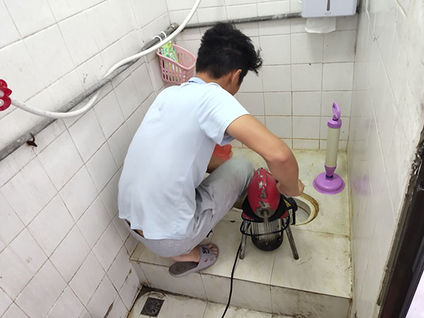 永定肥皂掉到马桶里把马桶堵住了怎么办？马桶堵住了怎么办